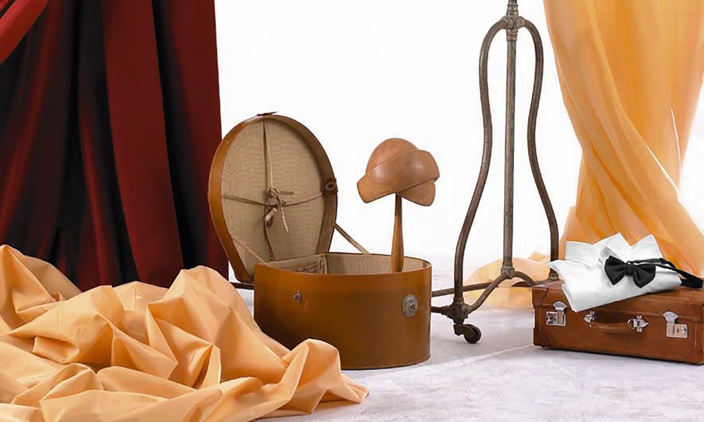 FIRE-RETARDANT CURTAINS